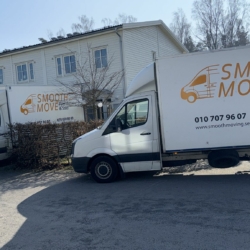 Två flyttbilar